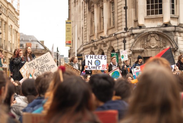 Słowo roku wg Collins i Cambridge